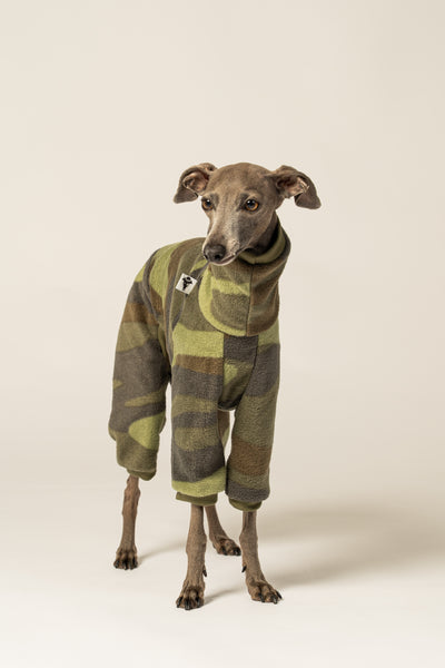 Handgefertigter Windspiel Overall aus Fleece in Camouflage