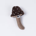 Load image into Gallery viewer, Nahaufnahme des handgefertigten Pilzspielzeugs mit sichtbaren Stickereien.