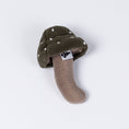 Load image into Gallery viewer, Detailansicht des einzigartigen Stoffpilzes aus 100% Polyester.