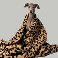 Load image into Gallery viewer, Karma Hund Schlafsack für kleine und mittelgroße Hunde zum Einkuscheln