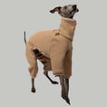 Load image into Gallery viewer, Overall Iggy Camel – Hund in Bewegung – bequeme Hundekleidung für Italienische Windspiele