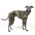 Load image into Gallery viewer, Overall Iggy Camouflage – hochwertige Hundekleidung für Dackel, Windspiele und Windhunde von Karma Hund Berlin – Ganzkörperansicht am Hund