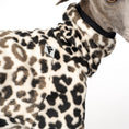 Load image into Gallery viewer, Overall Iggy Leo – Detailaufnahme Stoff und hochwertige Verarbeitung – Karma Hund Berlin
