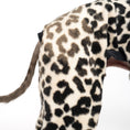 Load image into Gallery viewer, Overall Iggy Leo – Detailaufnahme Stoff und hochwertige Verarbeitung – Karma Hund Berlin