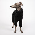 Load image into Gallery viewer, Teddy Overall Iggy Schwarz – Close-up am Hund – hochwertige Hundekleidung von Karma Hund