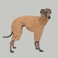 Load image into Gallery viewer, Teddy Overall Iggy Camel – hochwertige Hundekleidung für Dackel, Windspiele und Windhunde von Karma Hund Berlin – Ganzkörperansicht am Hund