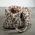 Load image into Gallery viewer, Teddy Shopper Leo Light- Rückzugsort unterwegs für Dackel, Windspiel, Zwergpudel, Zwergspitz, Whippet - Zwergdackel