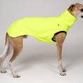 Load image into Gallery viewer, Signalstarke Hundemode: Whippet in Neon Yellow für maximale Sichtbarkeit