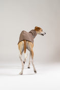 Load image into Gallery viewer, Brauner Whippet-Pullover von Karma Hund – funktional, minimalistisch und bequem.