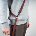 Load image into Gallery viewer, Crossbody Leine Weinrot
