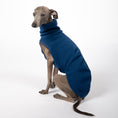 Load image into Gallery viewer, Fleece Shirt Iggy Navy – Hundekleidung für Dackel, Windspiele und Whippets – Rückenansicht
