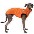 Load image into Gallery viewer, Fleece Shirt Iggy Orange – hochwertige Hundekleidung für Dackel, Windspiele und Windhunde von Karma Hund Berlin – Ganzkörperansicht am Hund
