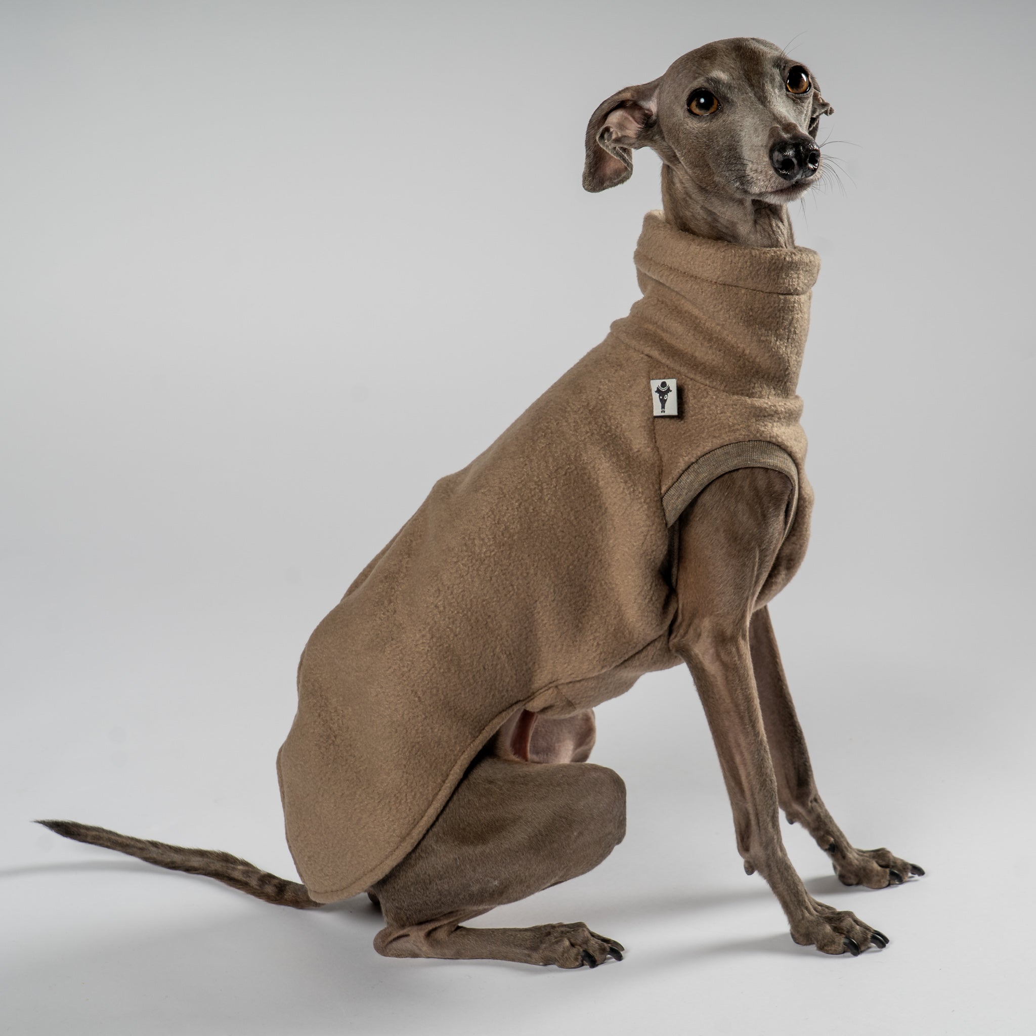 Fleece Shirt Iggy Walnut – optimale Passform für Windhunde, Windspiele und Dackel