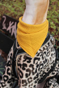 Load image into Gallery viewer, Hundehalstuch Sunny Yellow
