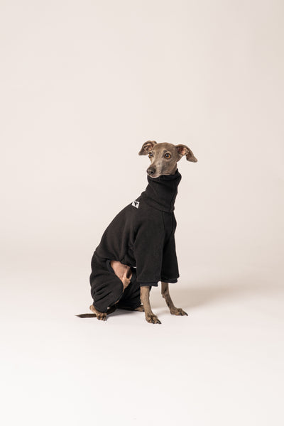 Windspiel in Polar Fleece Overall in Schwarz