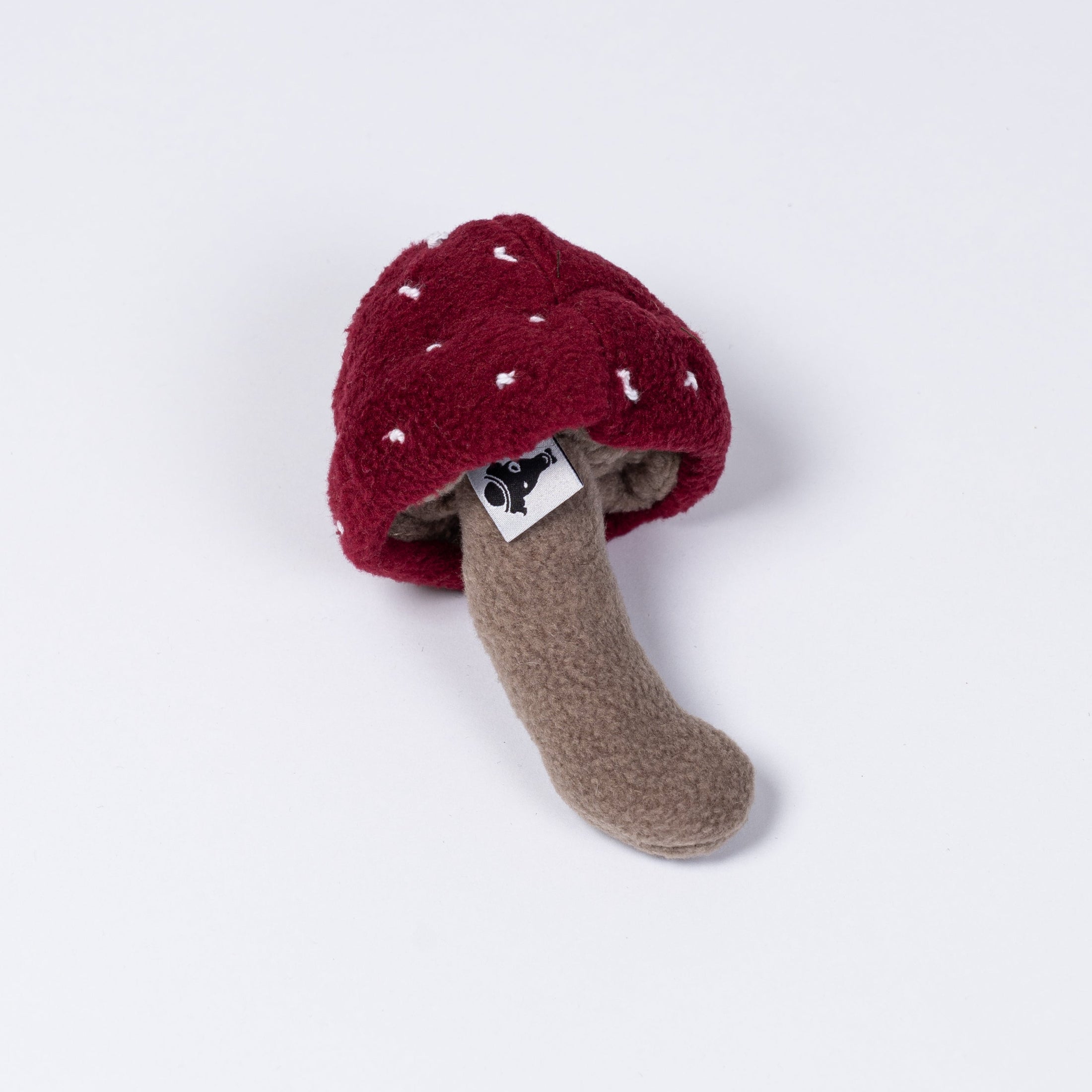 Detailfoto eines liebevoll genähten Pilzspielzeugs aus Materialresten.