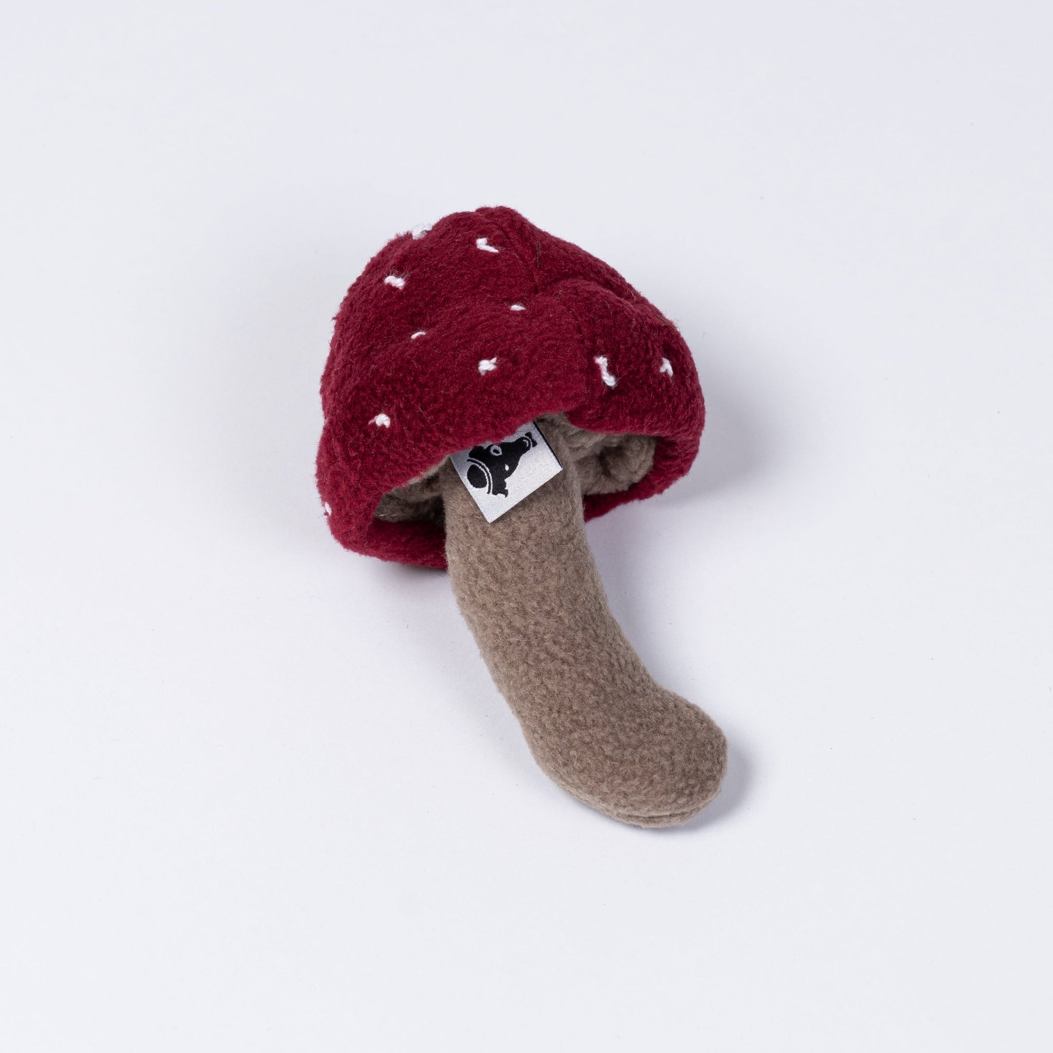 Detailfoto eines liebevoll genähten Pilzspielzeugs aus Materialresten.