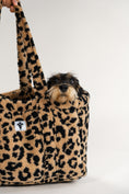 Load image into Gallery viewer, Reisebett Hunde Teddy Tasche Leo
