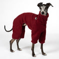 Load image into Gallery viewer, Overall Iggy Bordeaux – hochwertige Hundekleidung für Dackel, Windspiele und Windhunde von Karma Hund Berlin – Ganzkörperansicht am Hund
