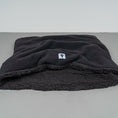 Load image into Gallery viewer, Teddy Hundeschlafsack Schwarz
