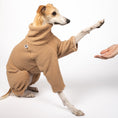 Load image into Gallery viewer, Teddy Overall Windhund Camel – Hund in Bewegung – bequeme Hundekleidung für Windhunde
