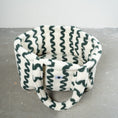 Load image into Gallery viewer, Teddy Shopper Green Waves - Rückzugsort unterwegs für Dackel, Windspiel, Zwergpudel, Zwergspitz, Whippet - Ansicht von Oben
