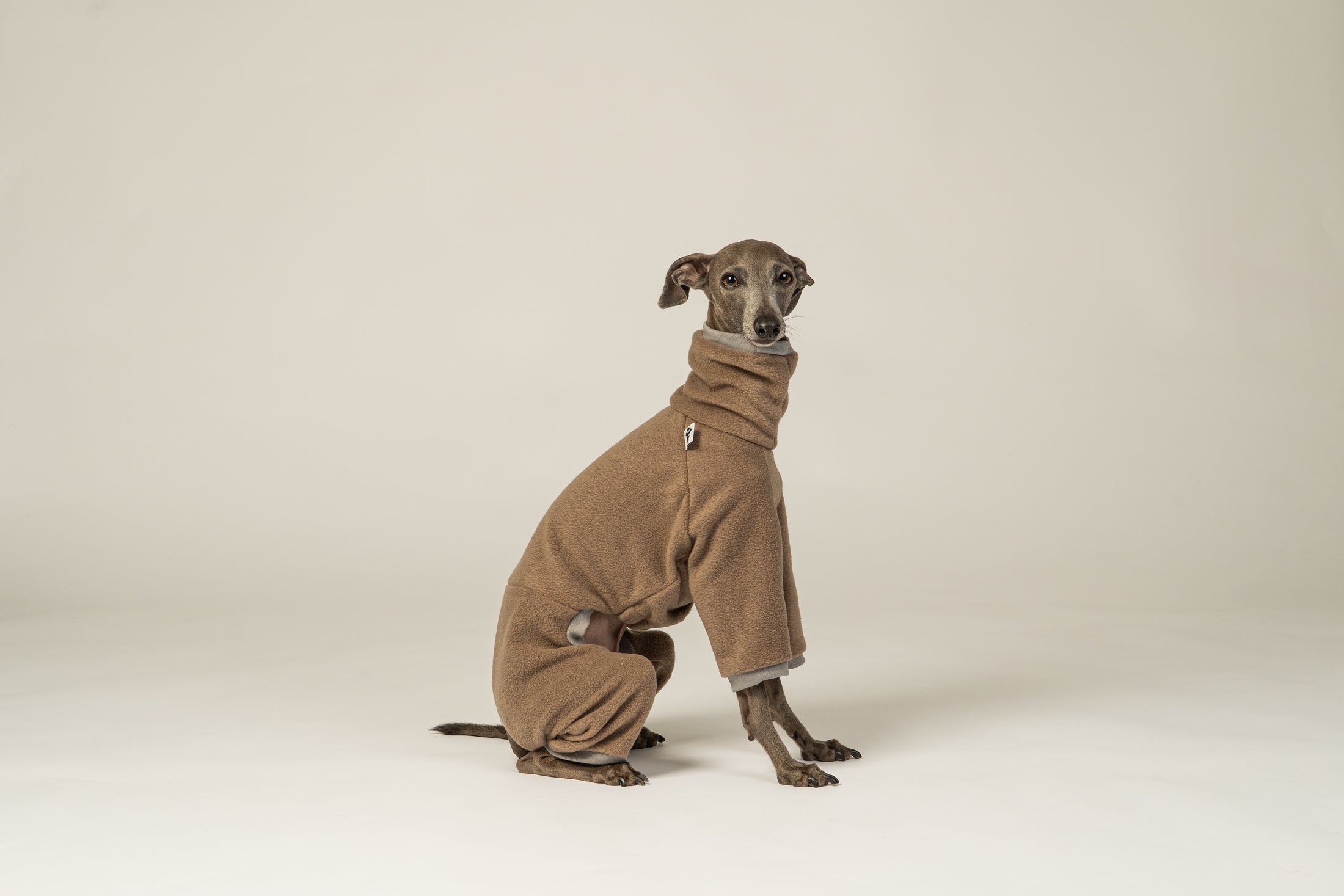 Funktionaler und eleganter Walnut Fleece-Overall für Italienische Windspiele