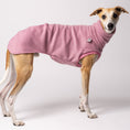 Load image into Gallery viewer, Whippet im Long Shirt aus Fleece – körpernah geschnittene Windhundkleidung für kalte Tage
