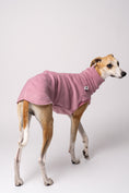Load image into Gallery viewer, Whippet im Long Shirt aus Fleece – körpernah geschnittene Windhundkleidung für kalte Tage
